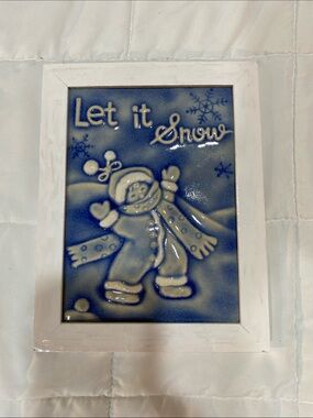 Source Unknown Blue and White Ceramic 'Let it Snow' Plaque